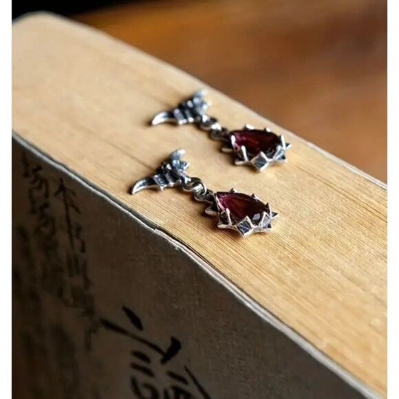 New! Gothic Ornate Bat Jeweled Dangle Earrings Jewelry! - Picture 3 of 4